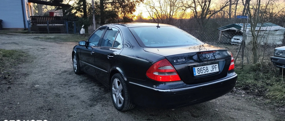 Mercedes-Benz Klasa E cena 12500 przebieg: 329500, rok produkcji 2002 z Słupsk małe 106